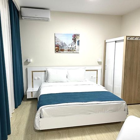 Navarino Luxe Suites Peraía Esterno foto
