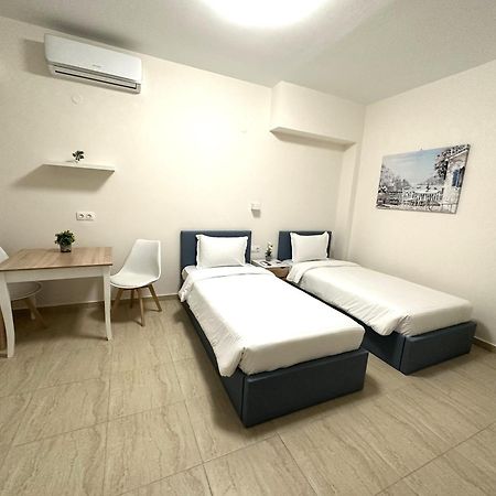 Navarino Luxe Suites Peraía Esterno foto