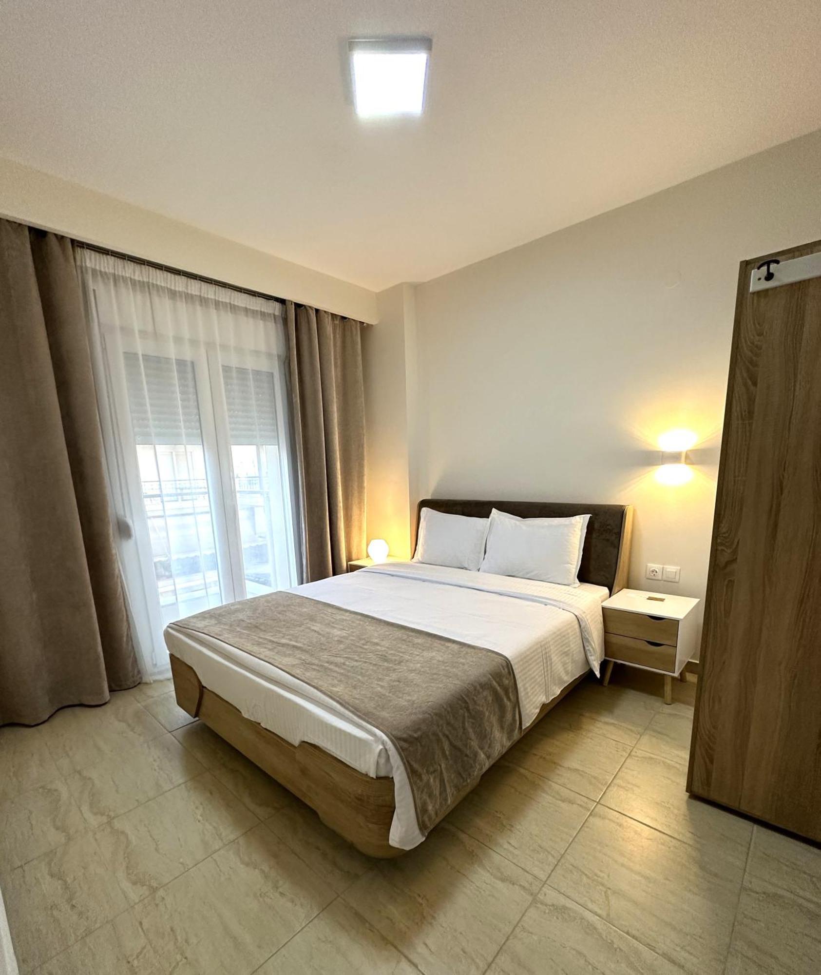 Navarino Luxe Suites Peraía Esterno foto