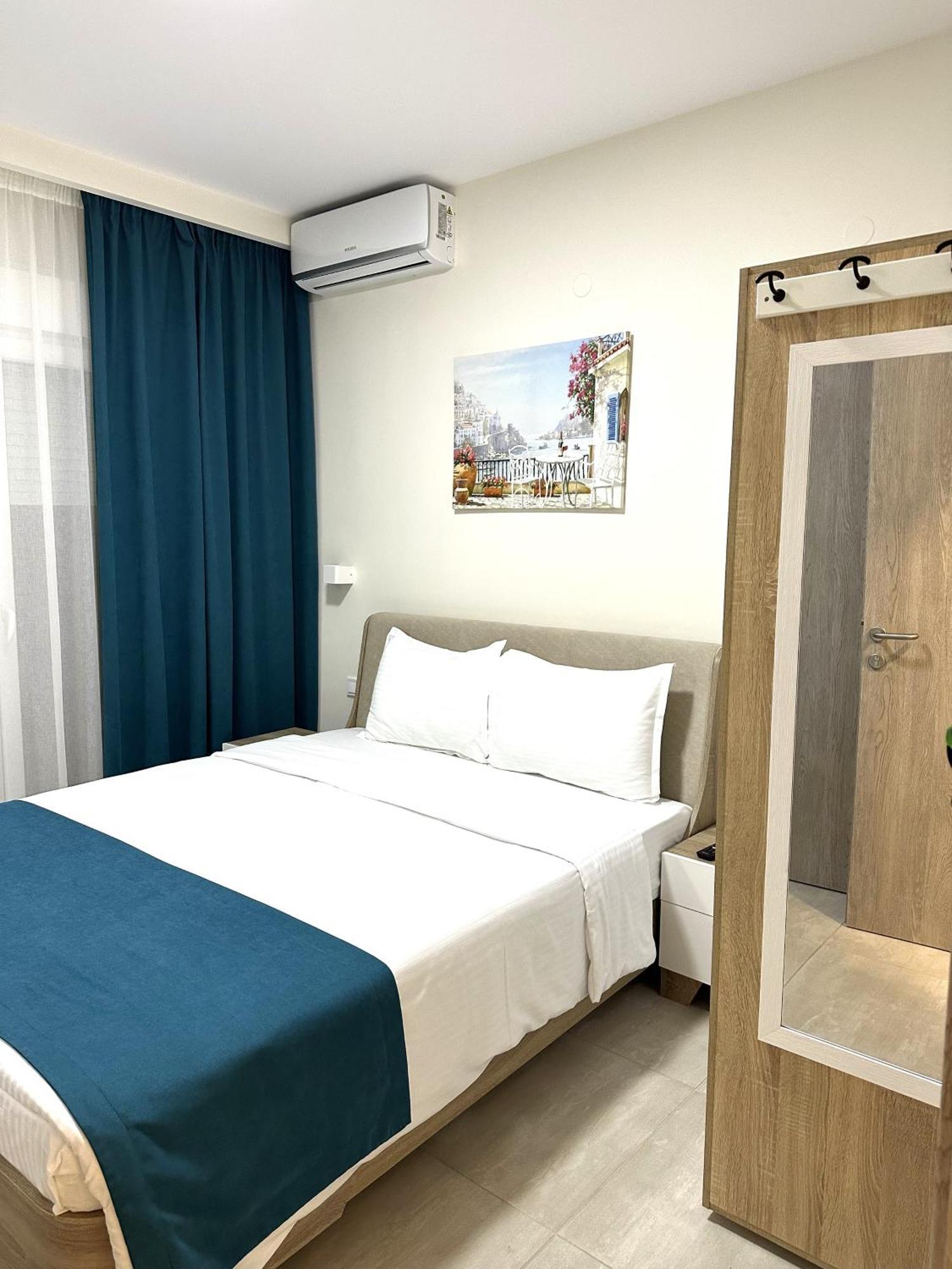Navarino Luxe Suites Peraía Esterno foto