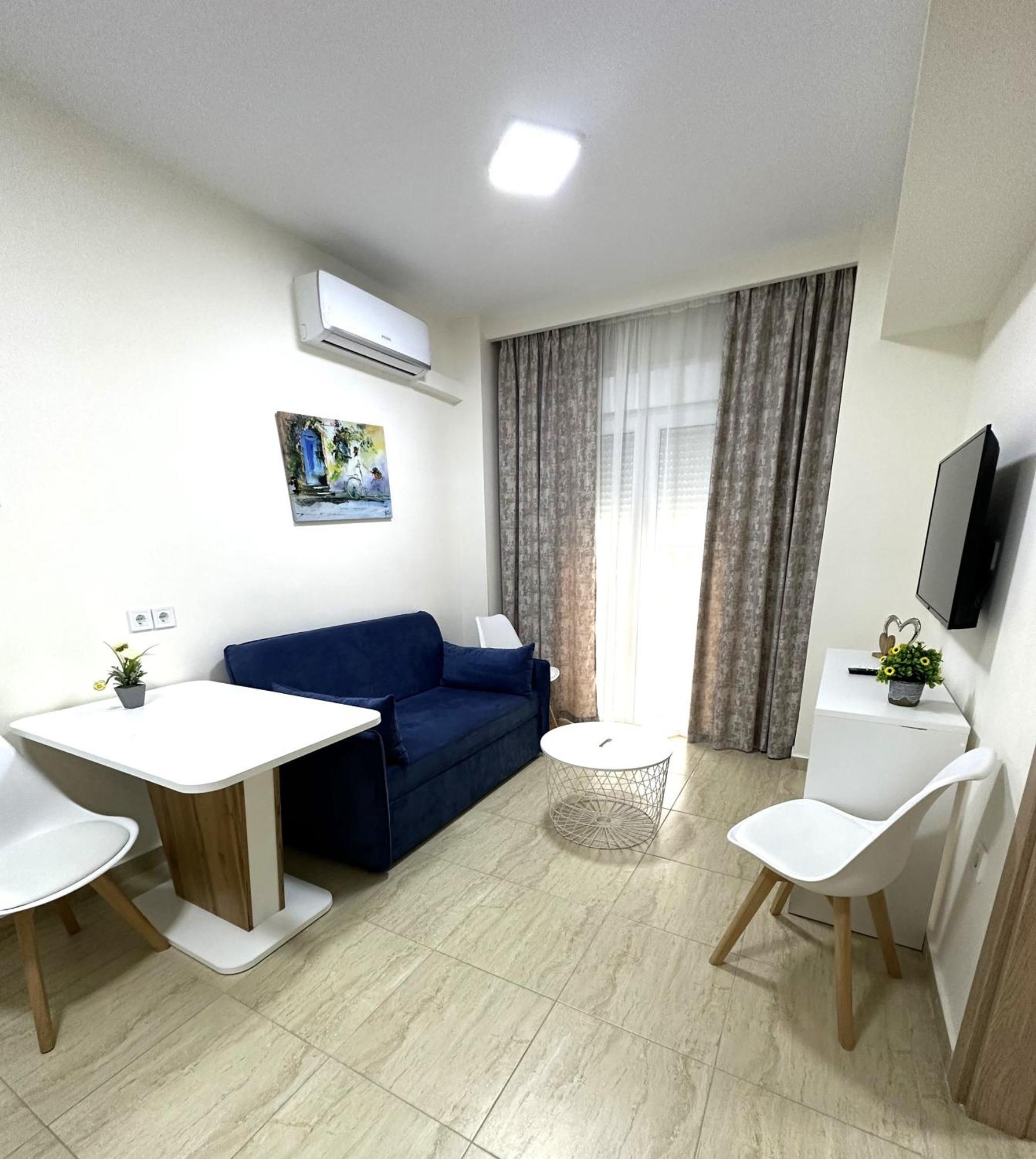 Navarino Luxe Suites Peraía Esterno foto