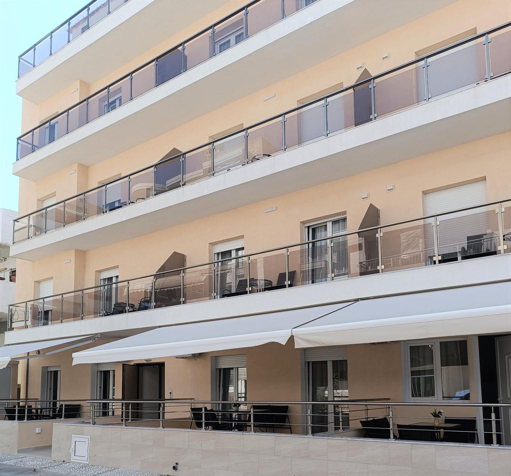 Navarino Luxe Suites Peraía Esterno foto
