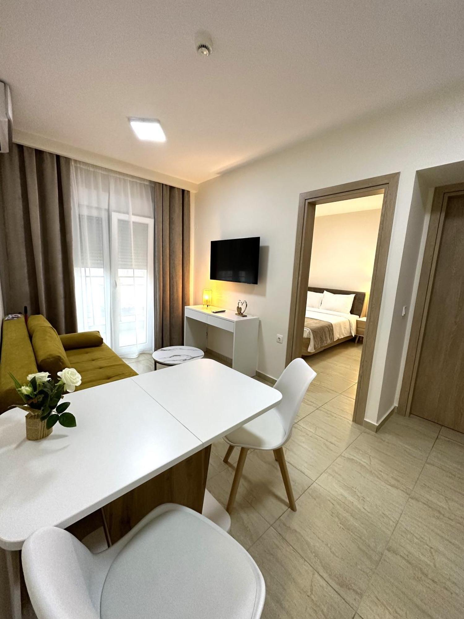 Navarino Luxe Suites Peraía Esterno foto