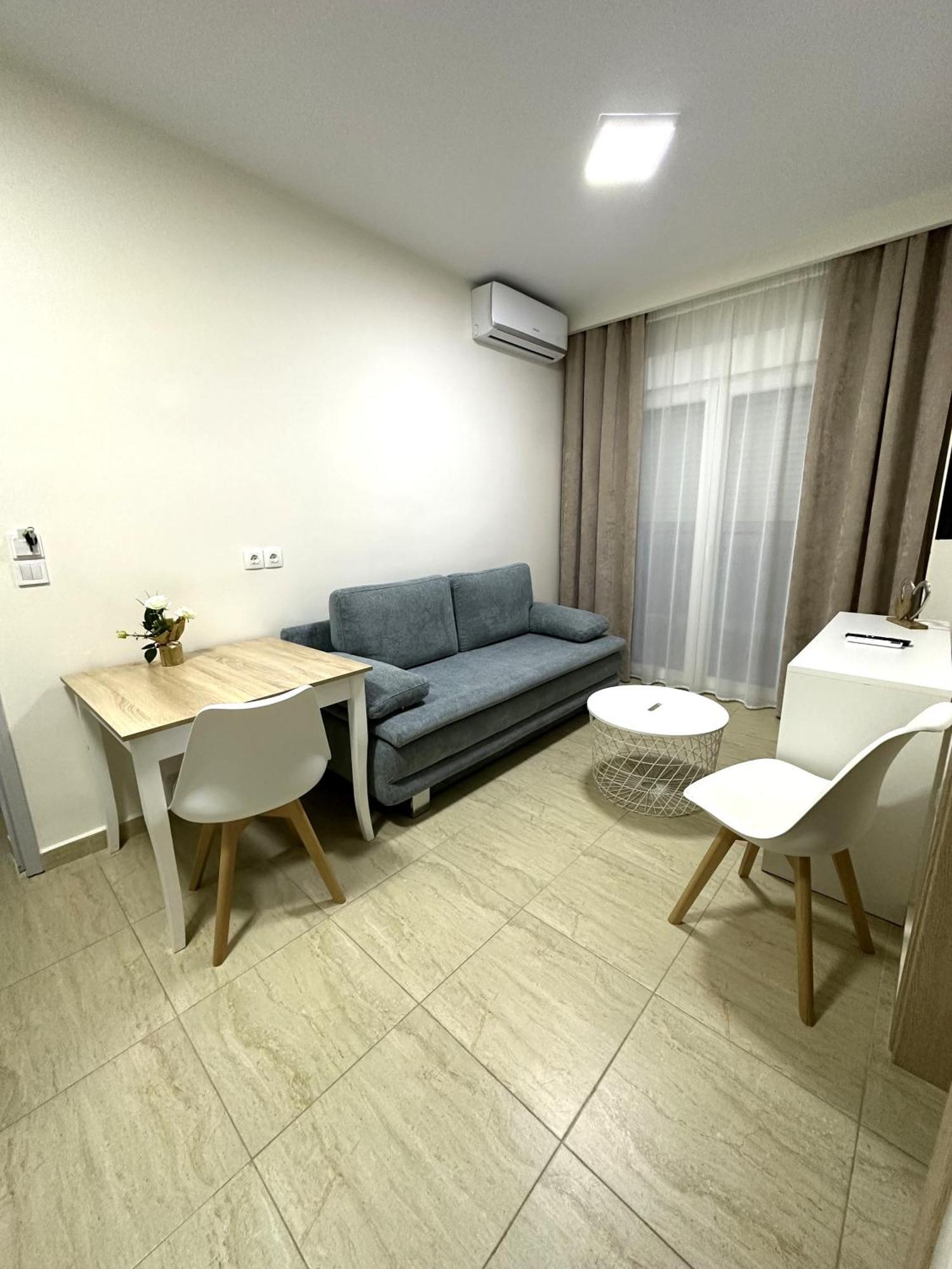 Navarino Luxe Suites Peraía Esterno foto