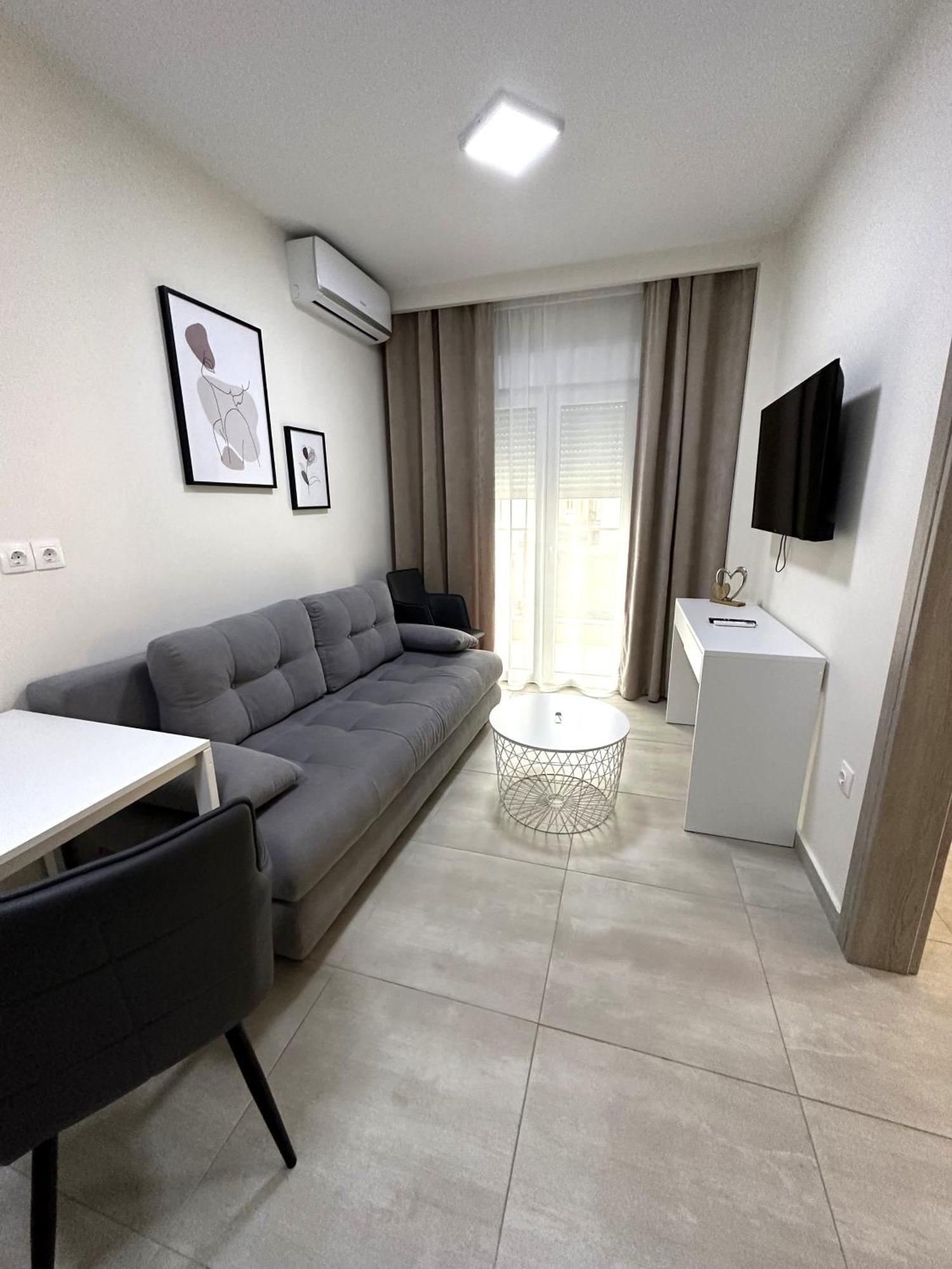 Navarino Luxe Suites Peraía Esterno foto
