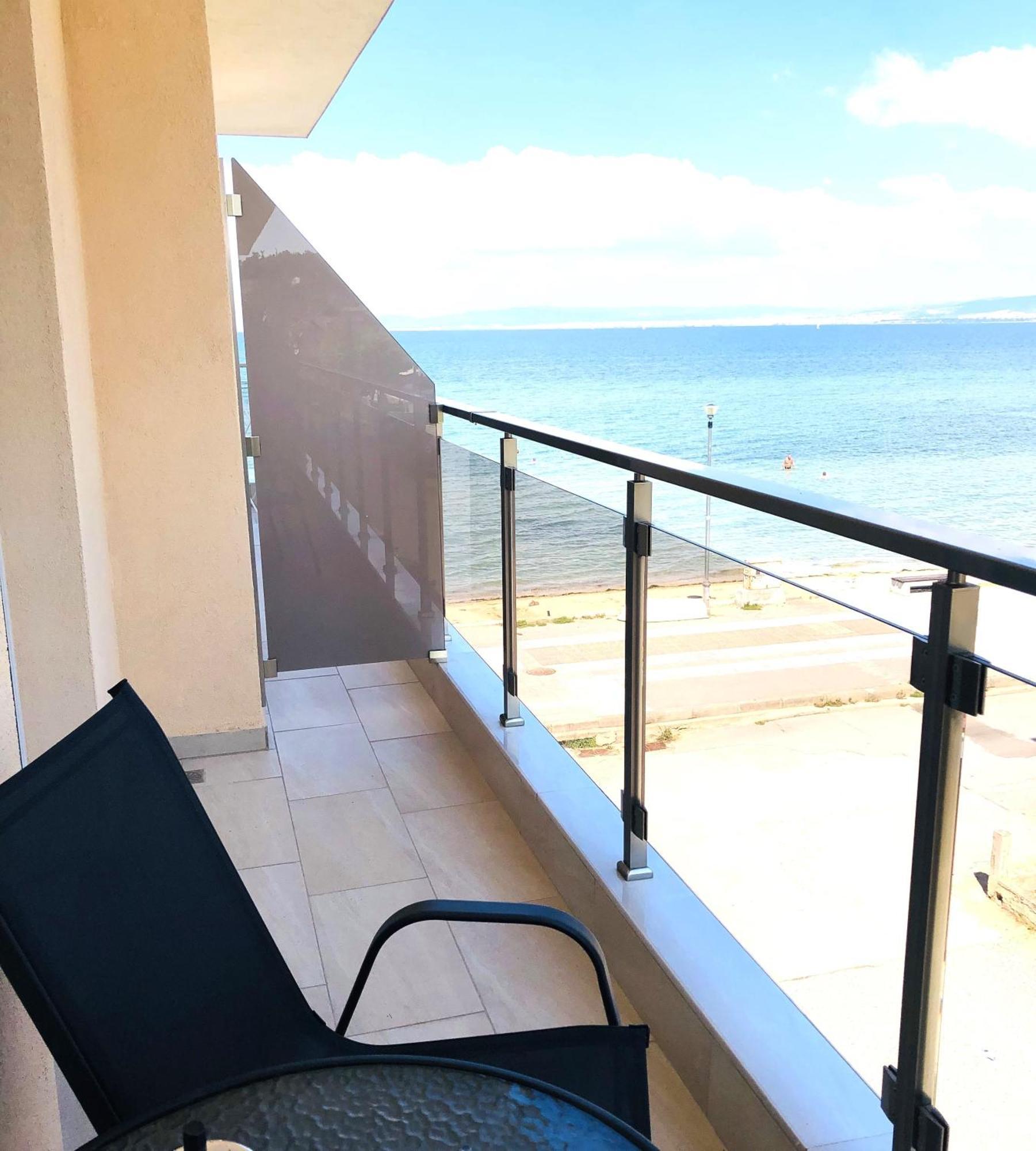 Navarino Luxe Suites Peraía Esterno foto