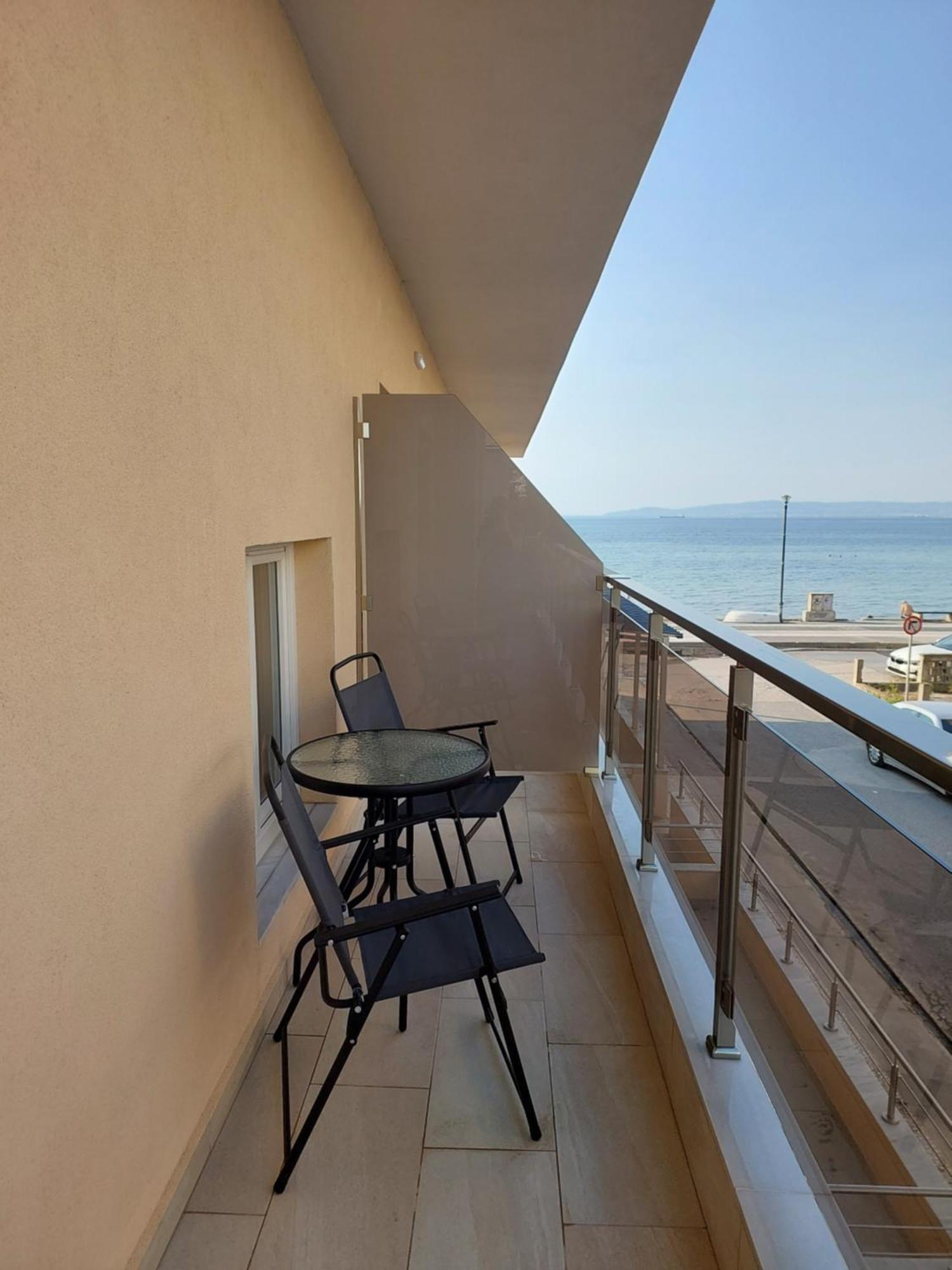 Navarino Luxe Suites Peraía Esterno foto