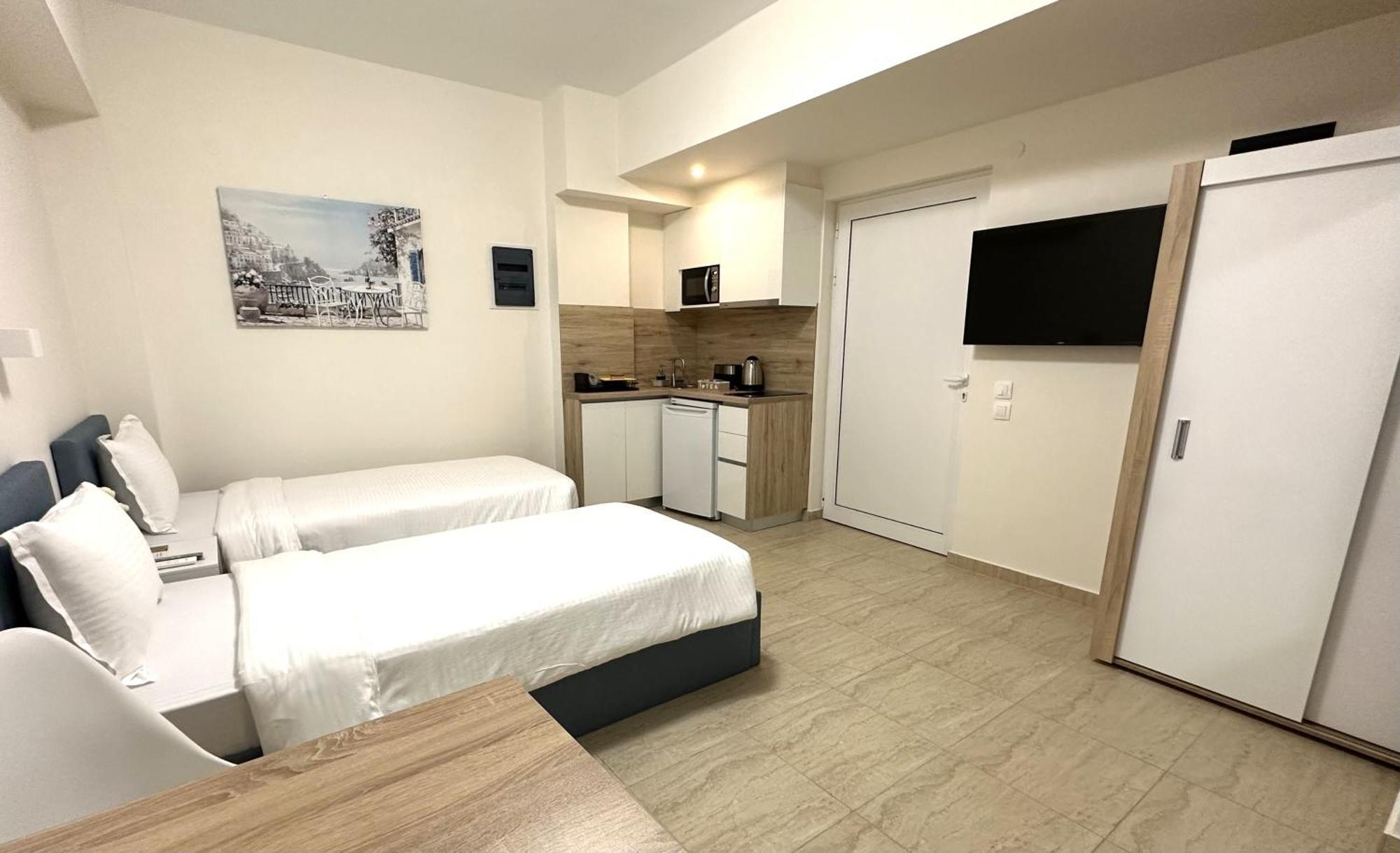 Navarino Luxe Suites Peraía Esterno foto