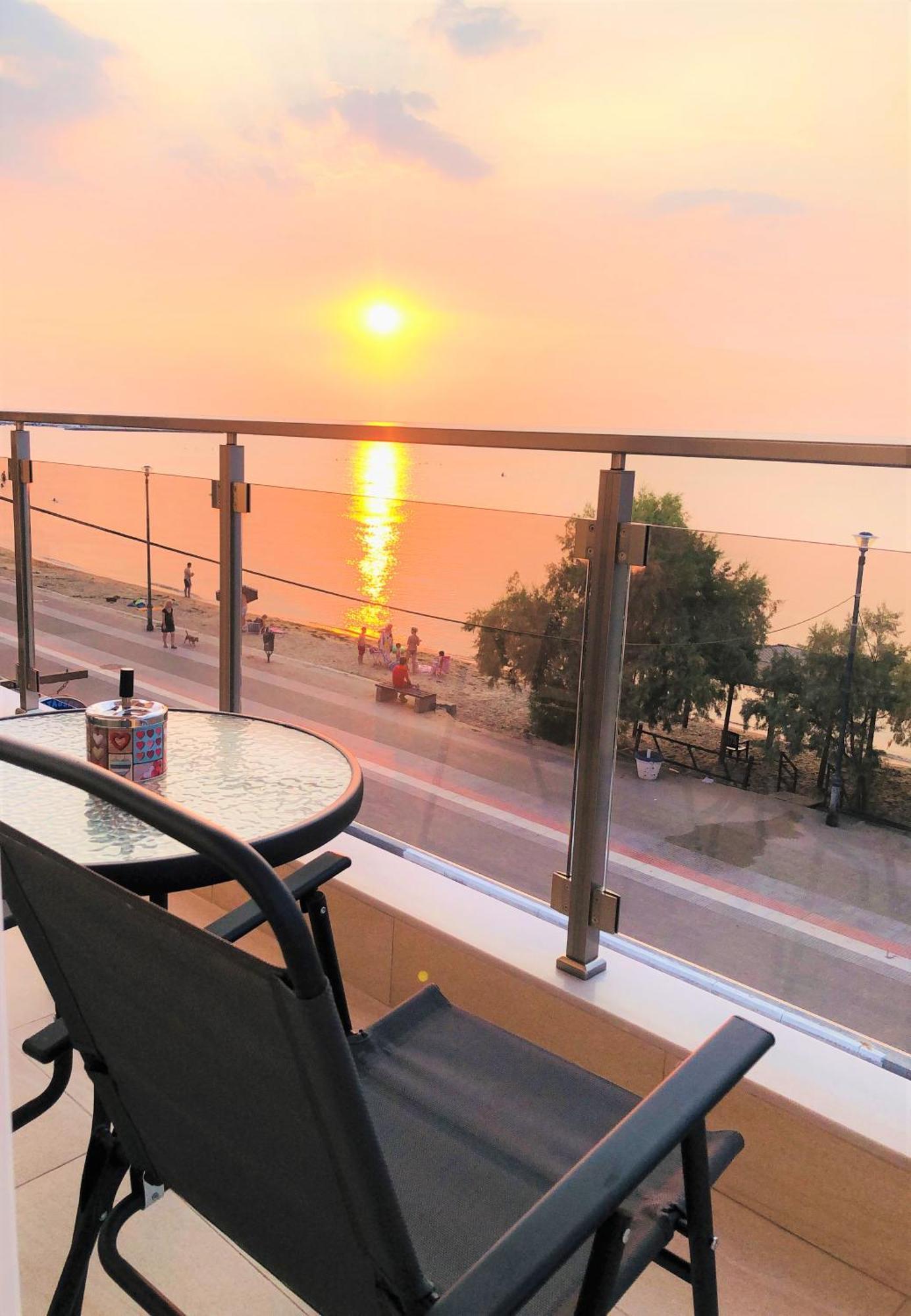 Navarino Luxe Suites Peraía Esterno foto