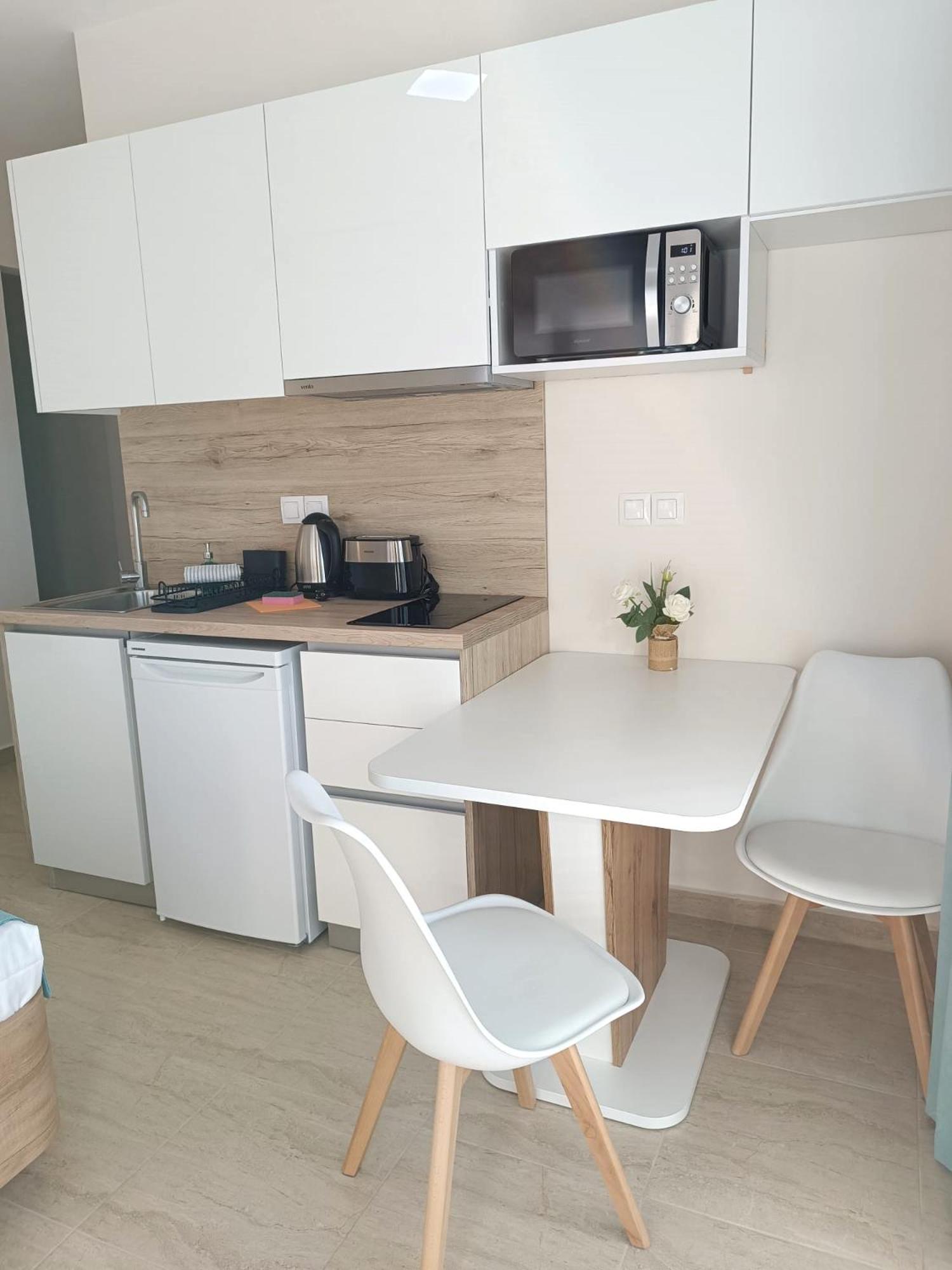Navarino Luxe Suites Peraía Esterno foto