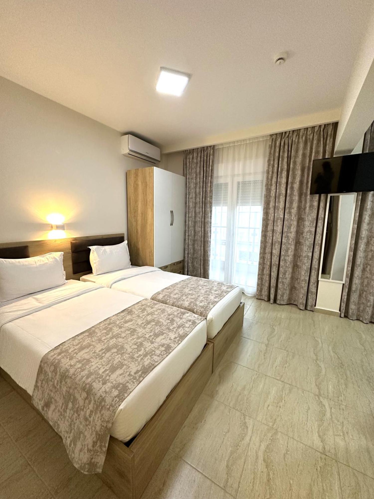 Navarino Luxe Suites Peraía Esterno foto