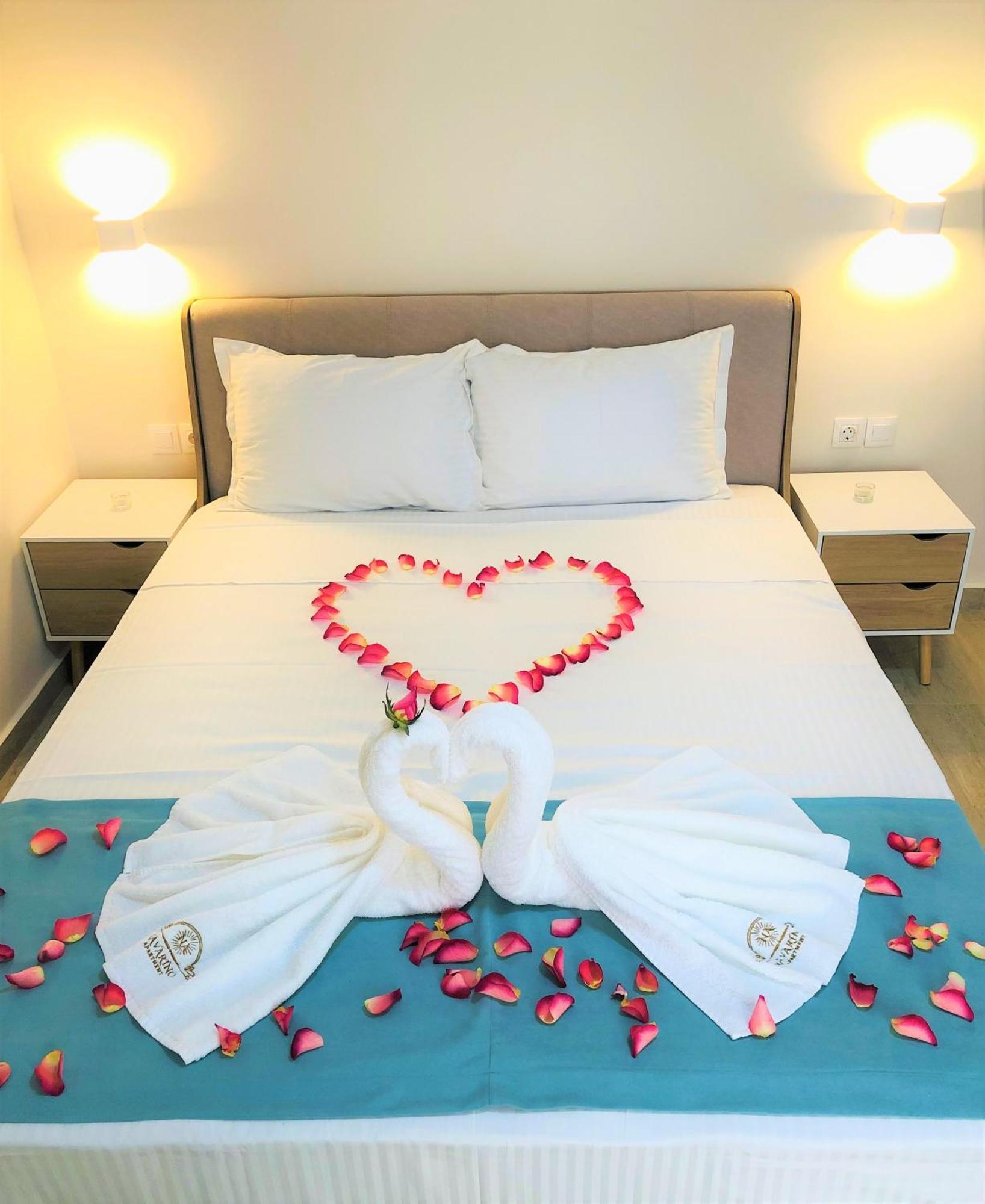 Navarino Luxe Suites Peraía Esterno foto