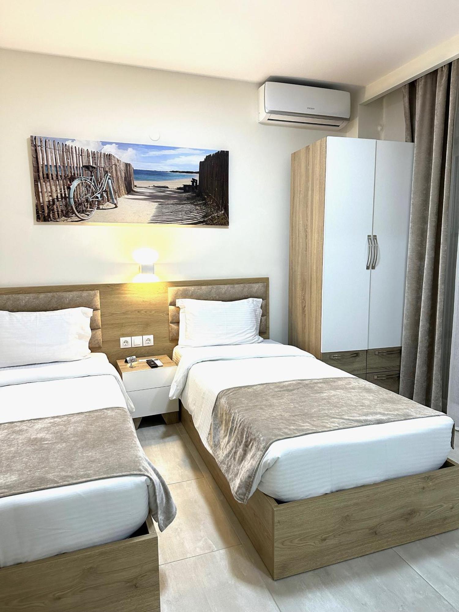 Navarino Luxe Suites Peraía Esterno foto