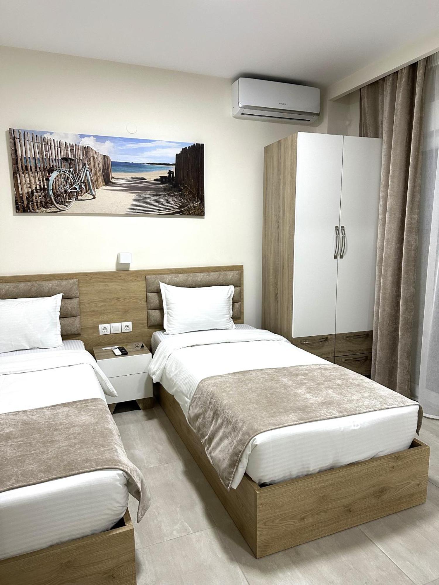 Navarino Luxe Suites Peraía Esterno foto