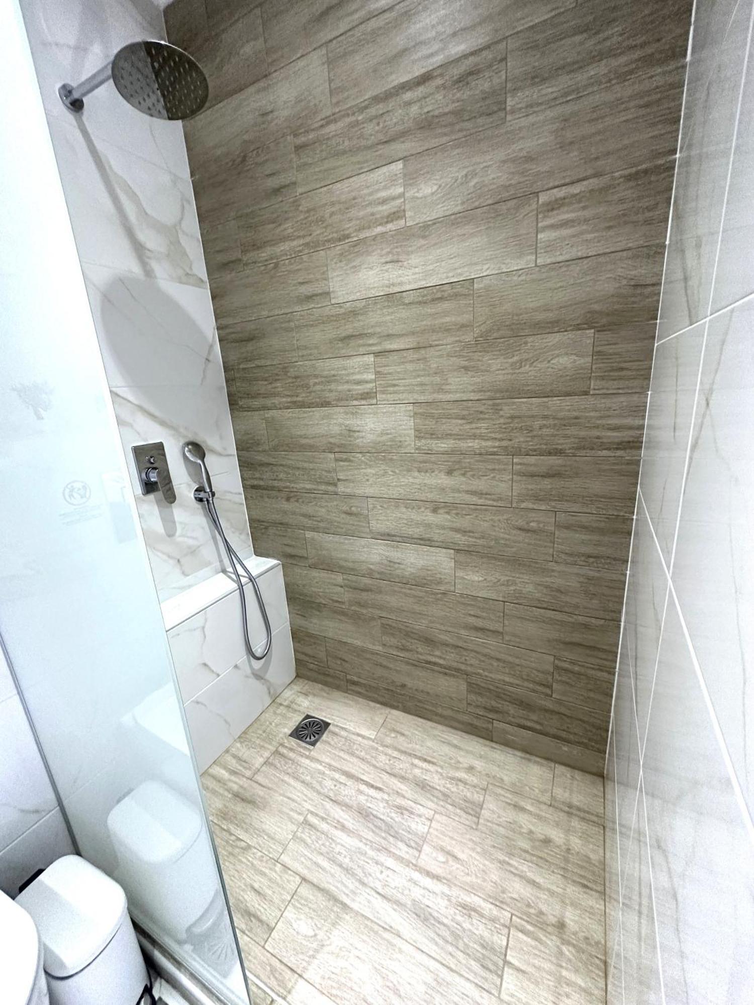 Navarino Luxe Suites Peraía Esterno foto