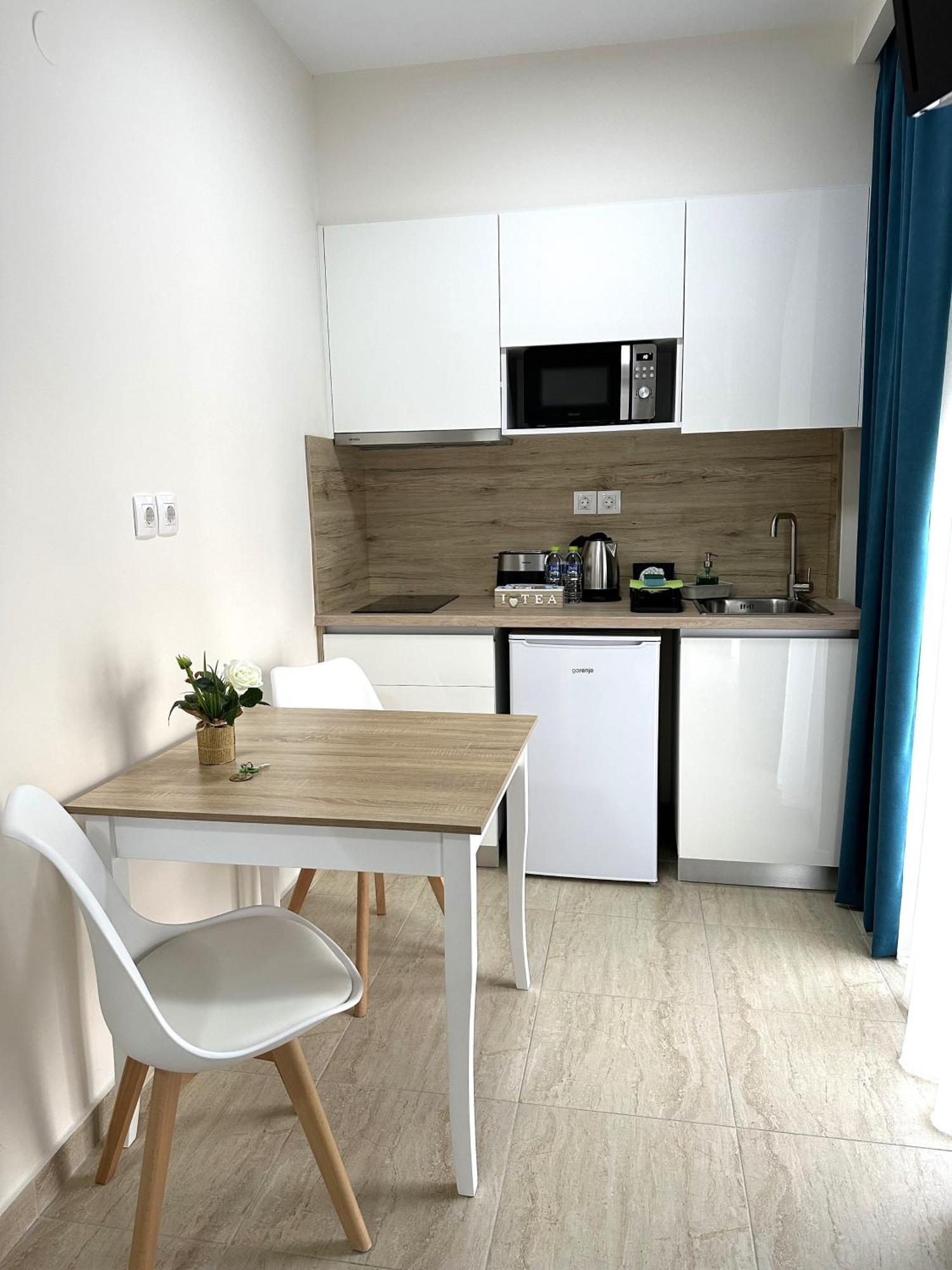 Navarino Luxe Suites Peraía Esterno foto