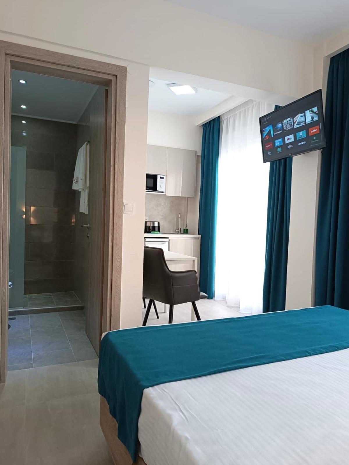 Navarino Luxe Suites Peraía Esterno foto