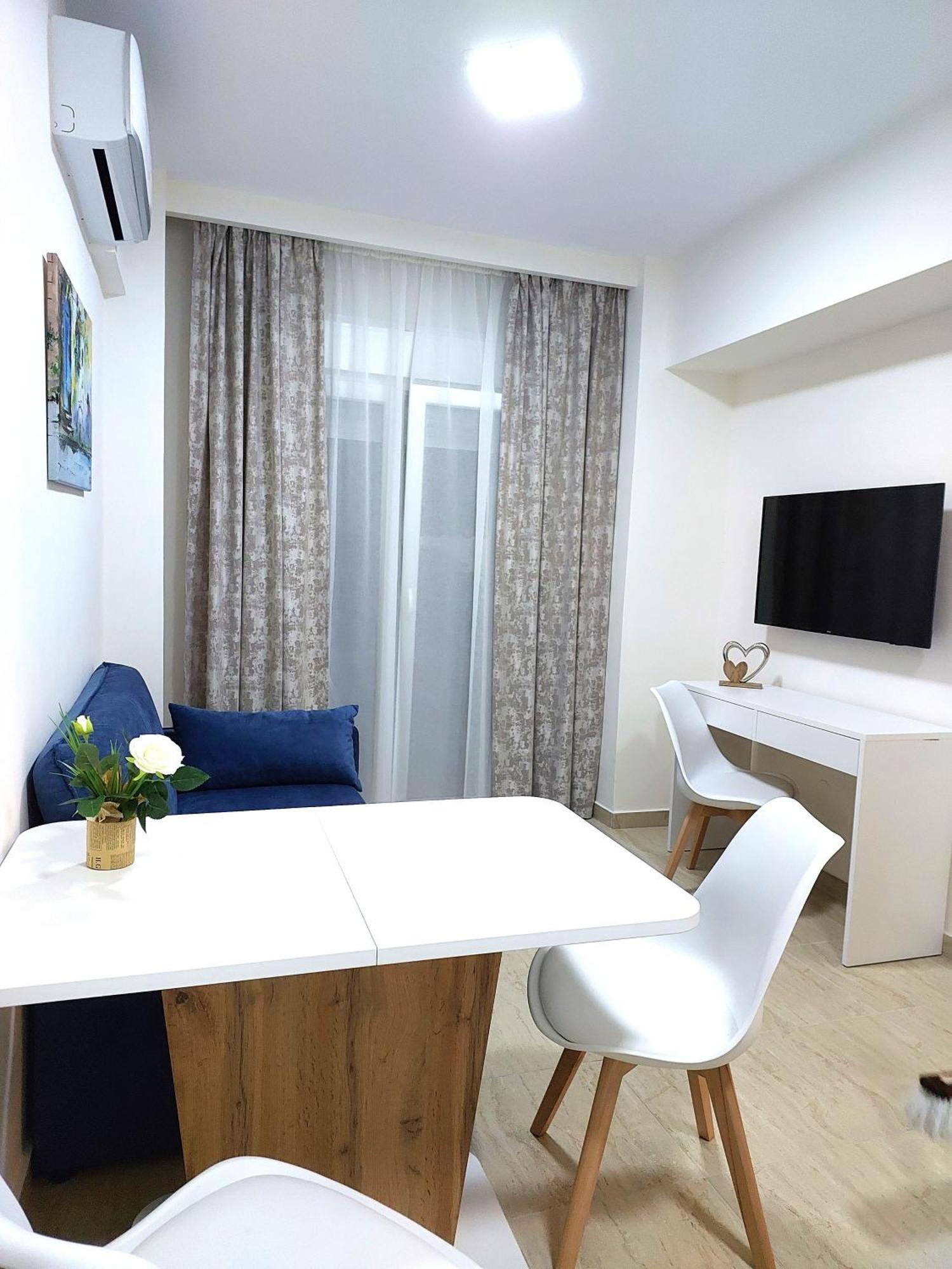 Navarino Luxe Suites Peraía Esterno foto